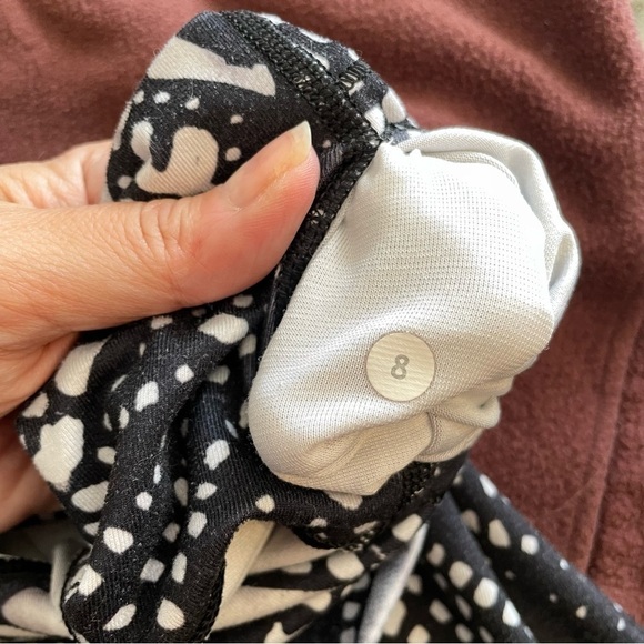 Lululemon Wunder Under *Full-On Luon
Static Mist White Black Leggings Size 8 - Picture 7 of 8